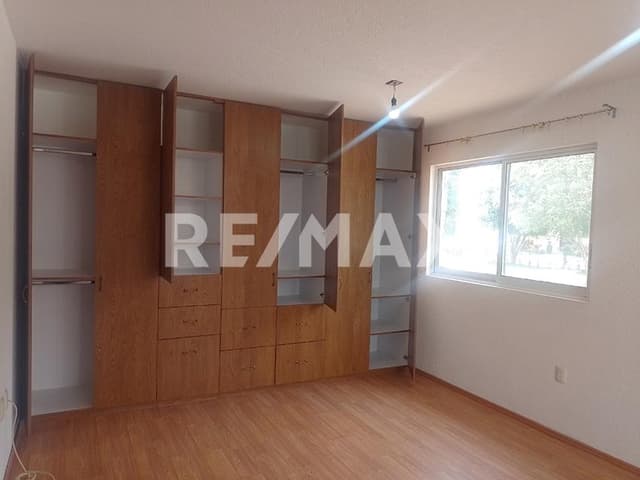 CASA EN RENTA con recámara en planta baja