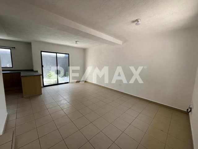 CASA EN RENTA EN RINCONES DEL MARQUÉS 