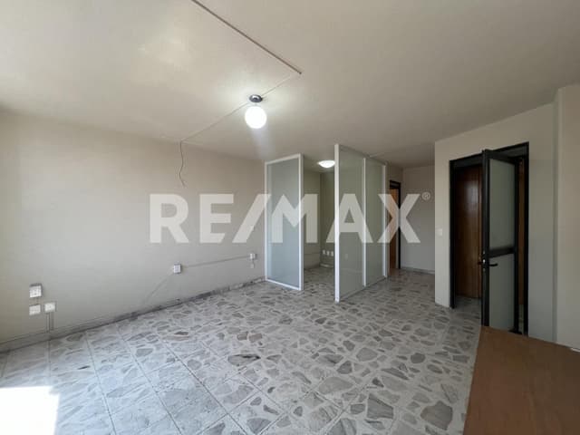 OFICINA EN RENTA EDIFICIO CERCA PLAZA LA VICTORIA.