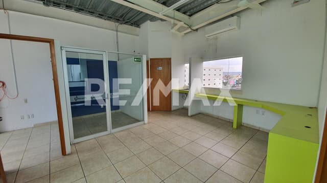LOCAL COMERCIAL EN VENTA EN PIE DE LA CUESTA