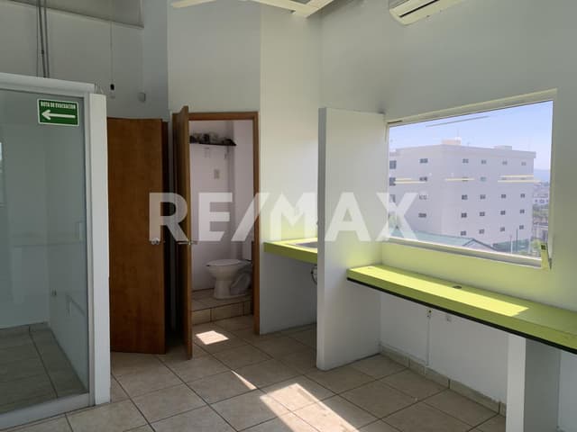 LOCAL COMERCIAL EN RENTA PIE DELA CUESTA 