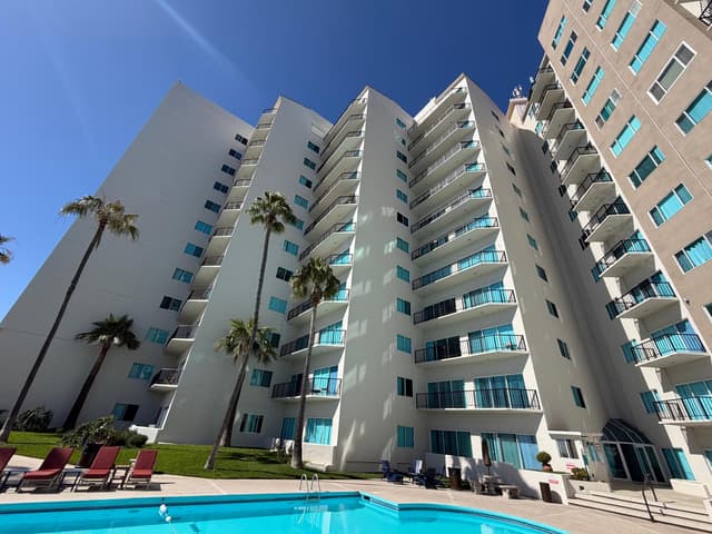 Amplio Condo Frente al Mar con Vista Panorámica