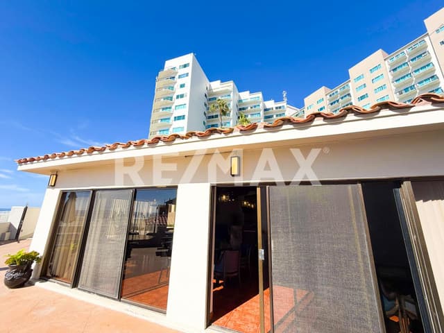 Invierte Frente al Mar: Condominio de 2 Recámaras en Venta 