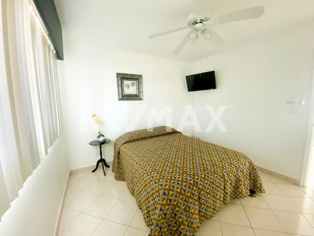 Invierte Frente al Mar: Condominio de 2 Recámaras en Venta 