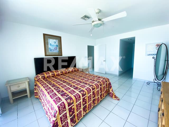 Invierte Frente al Mar: Pent-house de 4 Recámaras en Venta 