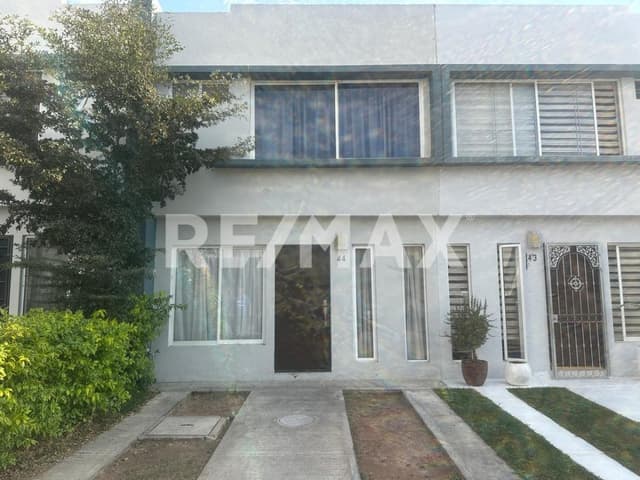 CASA AMUEBLADA EN CONDOMINIO EN RENTA 