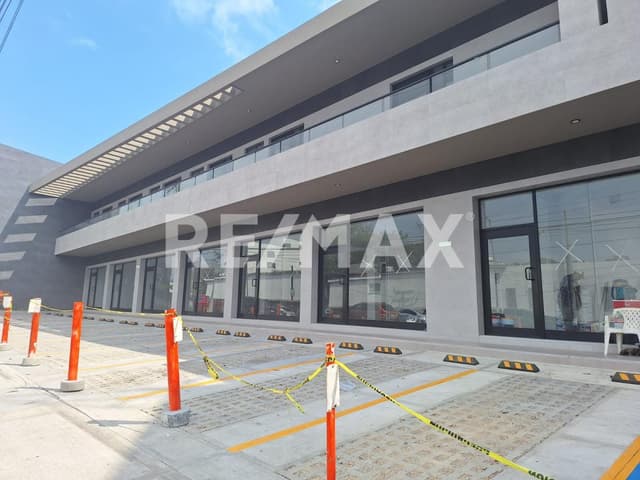 Locales comerciales en renta en Plaza Génesis Frente a ISSSTE 