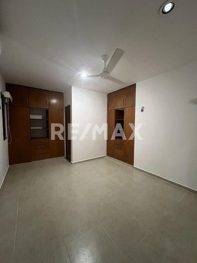 CASA CON AMPLIO TERRENO EN DZITYA