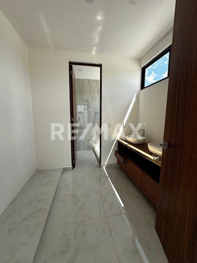 Residencia en Preventa con Alberca y Recámara en Planta Baja en Privada