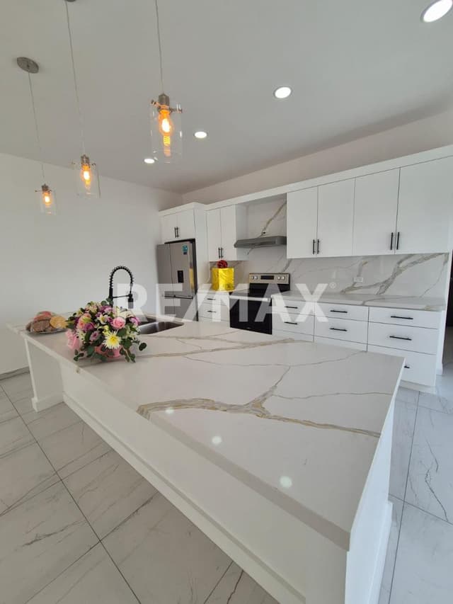 F-22A L17 Blvr. Las Conchas, San Rafael