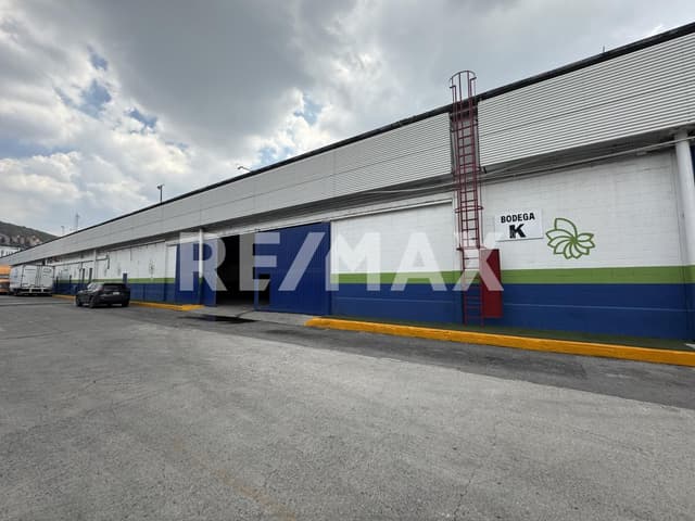 Renta bodega industrial 5,870 mts sobre Av. Gustavo Baz