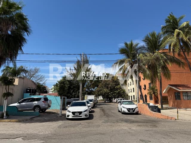 CASA CON NEGOCIO DE HOSPEDAJE EN VENTA