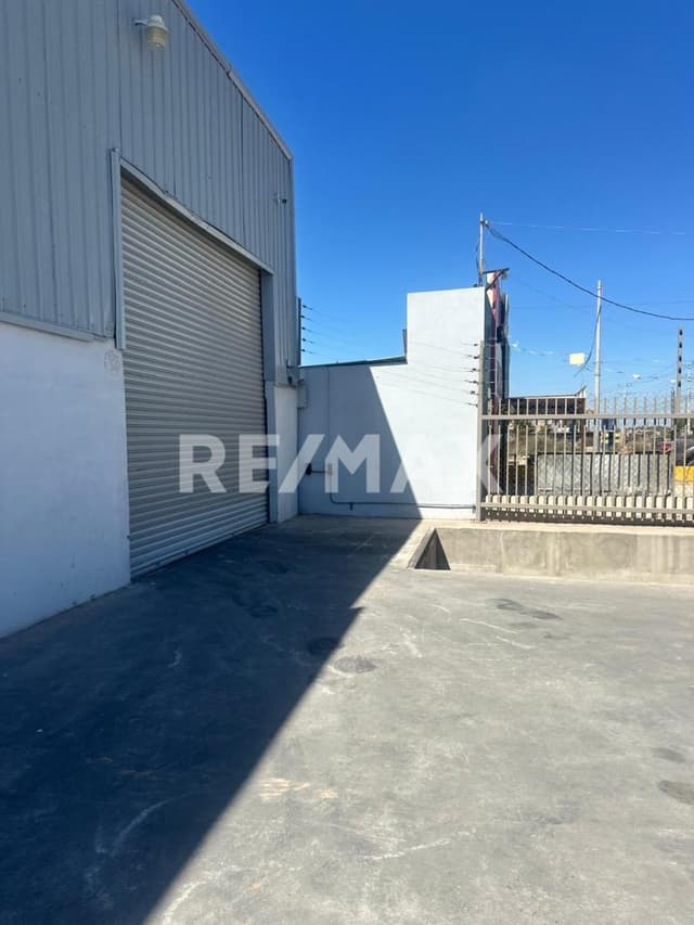 BODEGA INDUSTRIAL EN RENTA