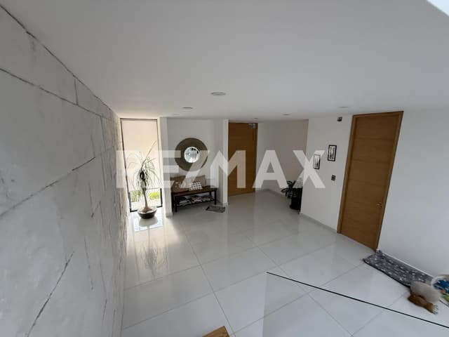 VENTA Casa doble altura Cumbres Del Lago