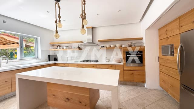 Venta de casa de un nivel en el fraccionamiento Tabachines, Cuernavaca, Morelos...Clave 6143