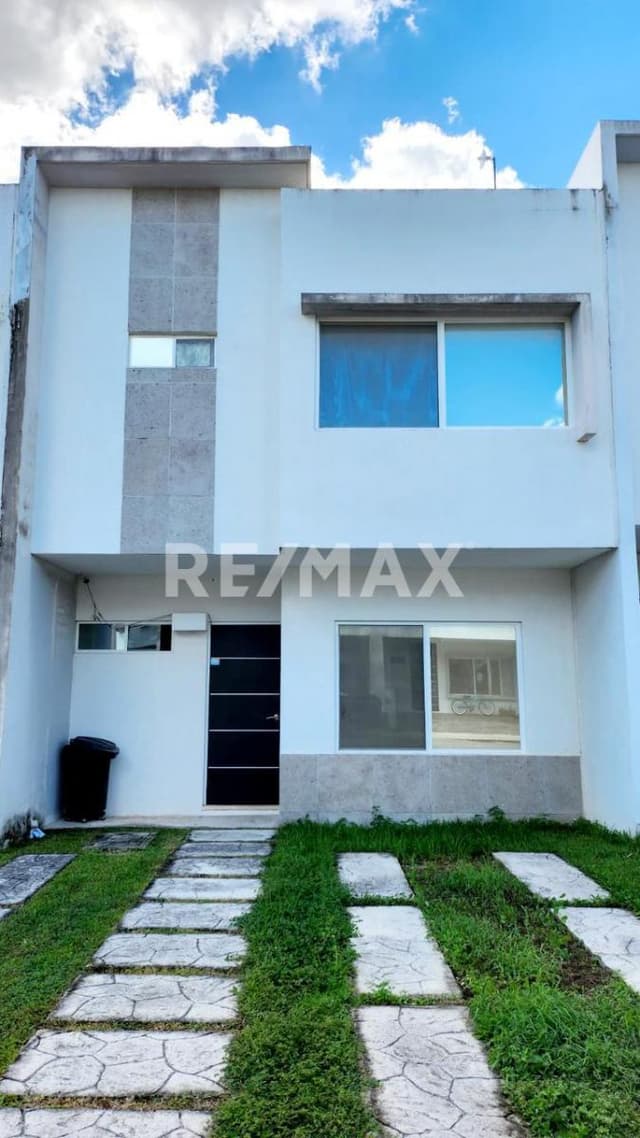 CASA EN RENTA EN FRACCIONAMIENTO EN JARDINES DEL SUR IV SECC