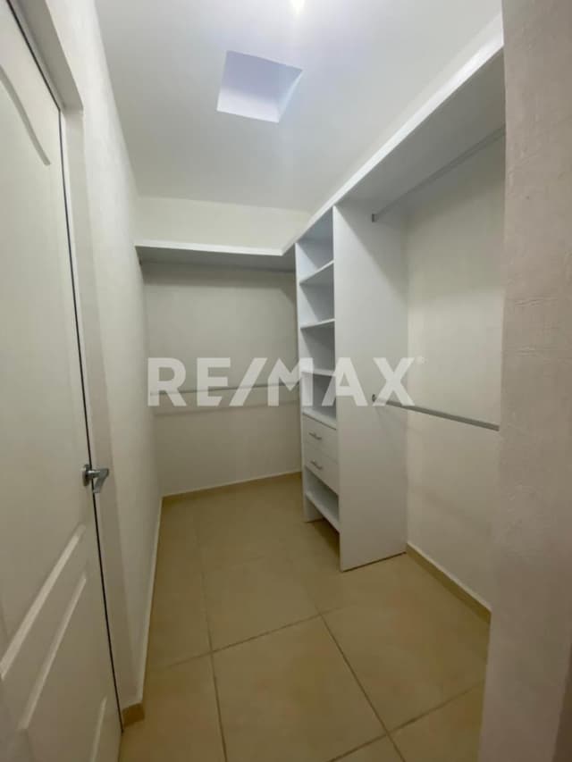 CASA EN RENTA EN FRACCIONAMIENTO EN JARDINES DEL SUR IV SECC