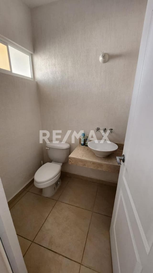 CASA EN RENTA EN FRACCIONAMIENTO EN JARDINES DEL SUR IV SECC