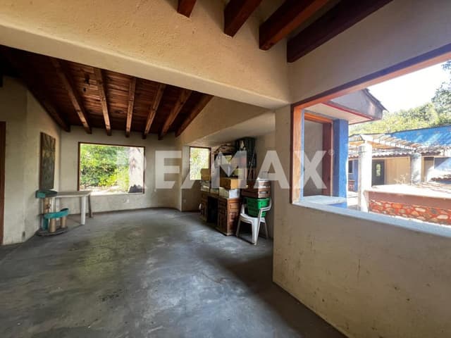 TERRENO CON 3 CASAS EN CUERNAVACA / 6,000m2 de Terreno