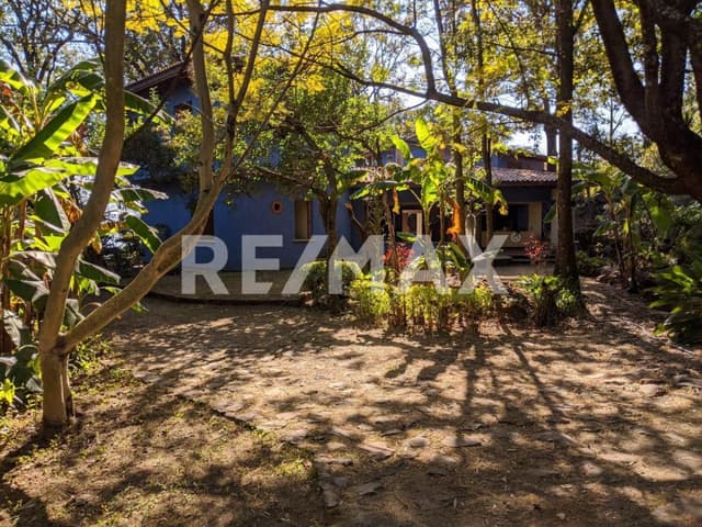 TERRENO CON 3 CASAS EN CUERNAVACA / 6,000m2 de Terreno