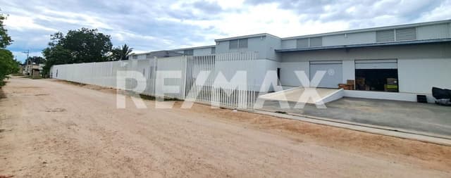 Bodegas en renta a 300 m modulo 1 periférico en San Juan Bautista, Mérida