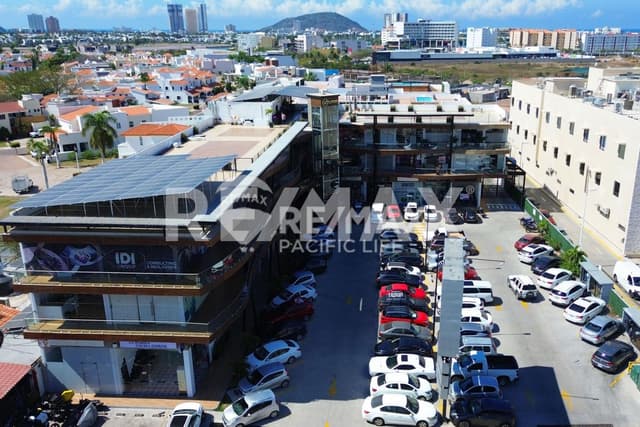 LOCAL EN VENTA EN PLAZA EL ENCANTO MARINA