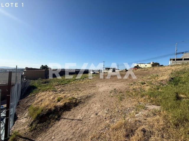 Gran Oportunidad: 2 Terrenos Mixtos con Vista al Mar en Plan Libertador
