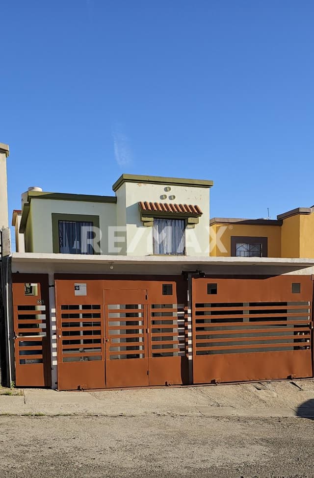 CASA EN RENTA EN VILLAS DEL PRADO ENSENADA