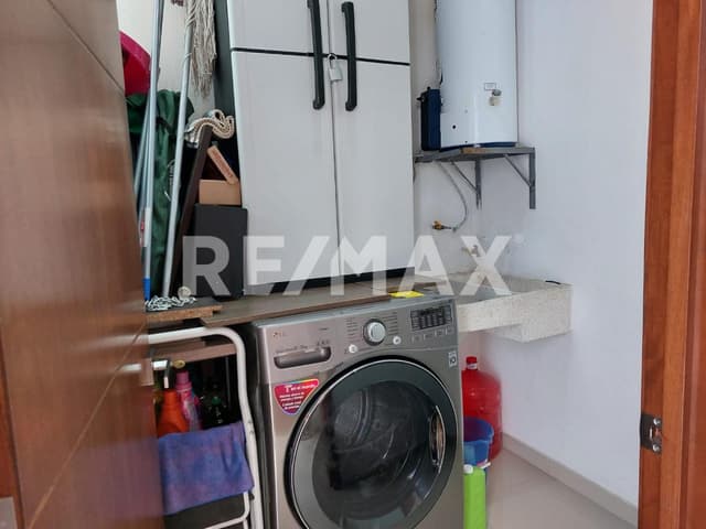 CONDO DE 2 RECAMARAS CON EXCELENTE UBICACION EN ZONA DORADA