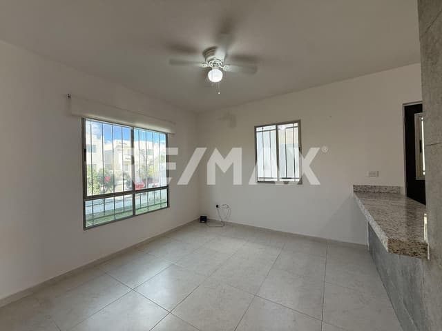 Casa Equipada en Las Américas | 3 Recámaras | Amplio Terreno de 200 m²