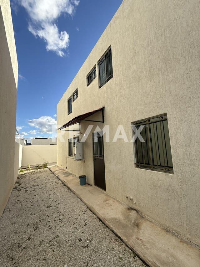 Casa Equipada en Las Américas | 3 Recámaras | Amplio Terreno de 200 m²