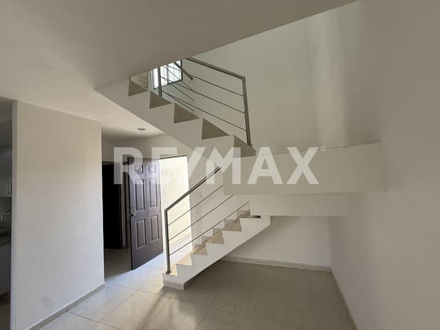 Casa Equipada en Las Américas | 3 Recámaras | Amplio Terreno de 200 m²