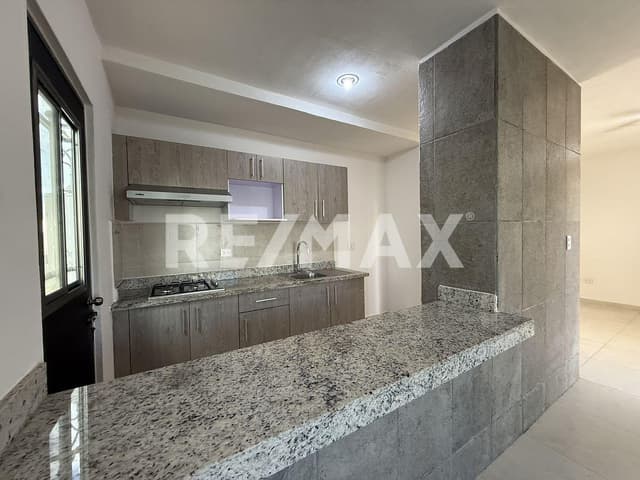 Casa Equipada en Las Américas | 3 Recámaras | Amplio Terreno de 200 m²