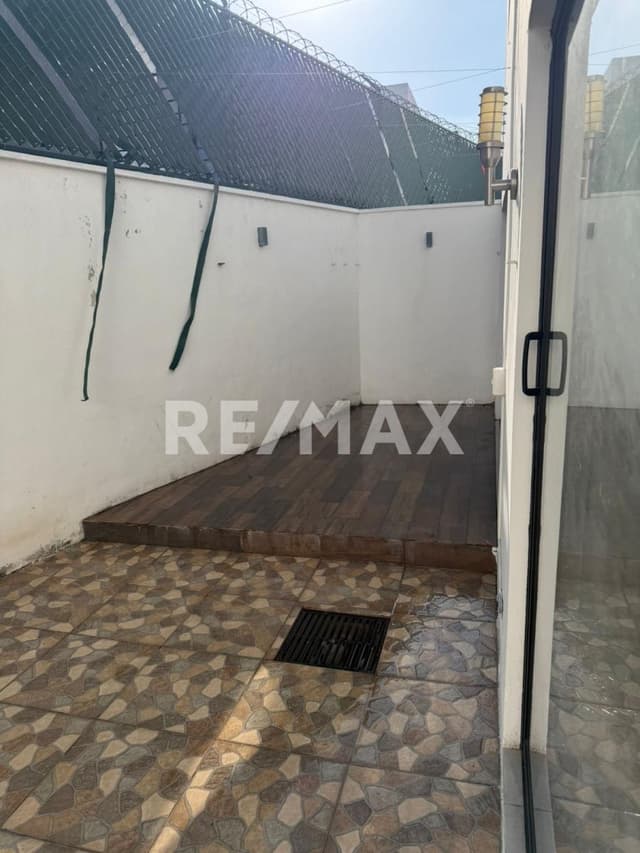 Casa en renta en Sodzil Norte, con recamara en planta baja.