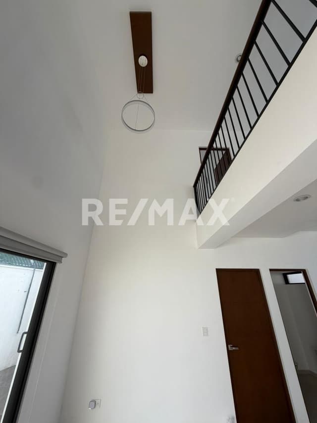 Casa en renta en Sodzil Norte, con recamara en planta baja.