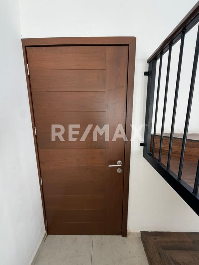Casa en renta en Sodzil Norte, con recamara en planta baja.