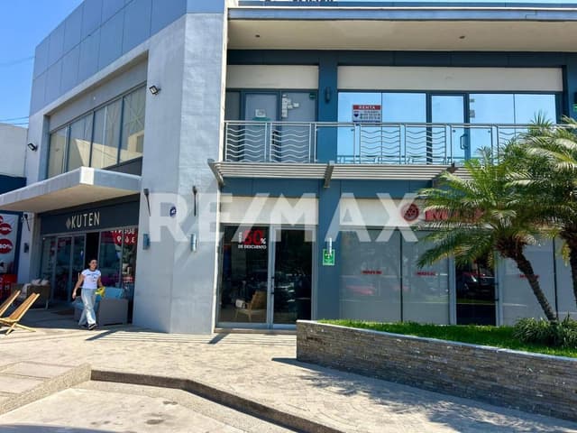 LOCAL 16 PLAZA MARES 