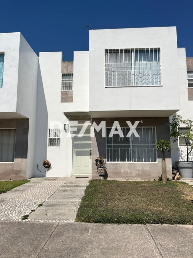 CASA AMUEBLADA EN RENTA EN CONDOMINIO PASEOS DEL BOSQUE