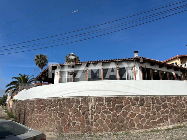 Estudio Amueblado con Vista al Mar en Renta