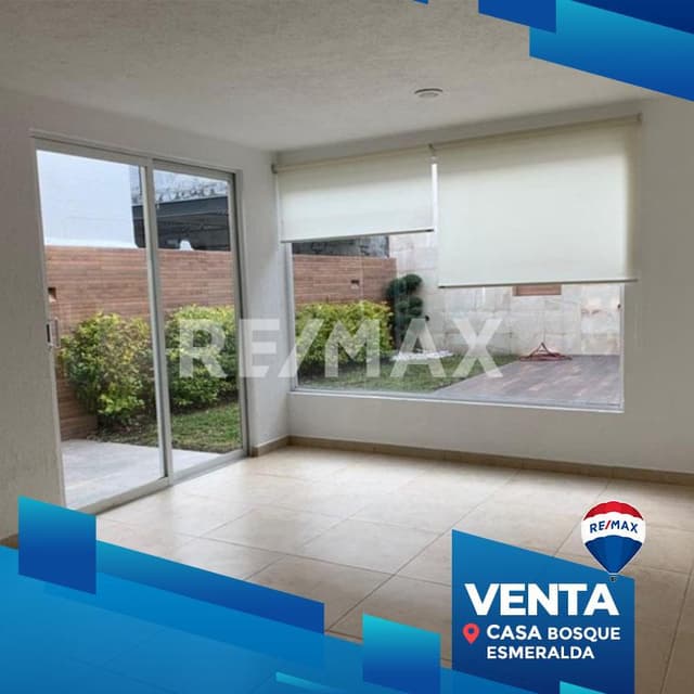 Preciosa Casa en venta en Zona Esmeralda, dentro del fraccionamiento Bosque Esmeralda en puerta de Temoaya, Amplio terreno y seguridad.