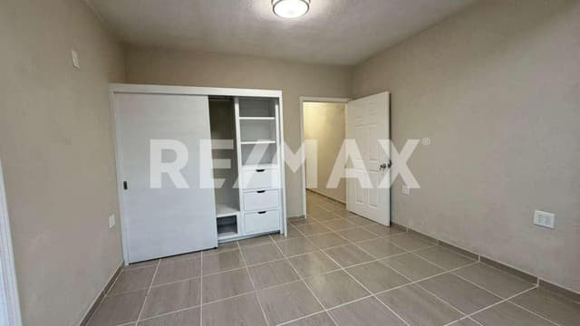 Oportunidad de Inversión: Casa de 3 Recámaras con Terraza y Jardín Trasero