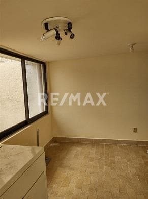 Casa en RENTA en Cto. Económistas.