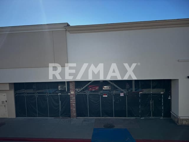 Local Comercial dentro de PLAZA RIO