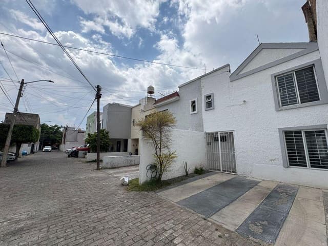 Casa en Venta Residencial Moctezuma (Av del Colli a Unas Cuadras del Tianguis del Sol)