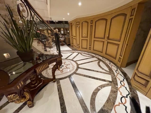 Gallery main