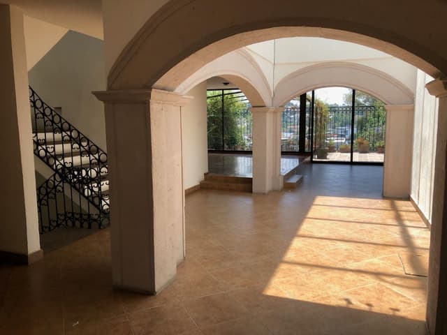 Casa en Lomas de Bezares | 320 m² | Para Actualizar