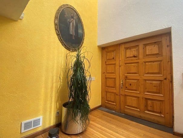 Gallery main