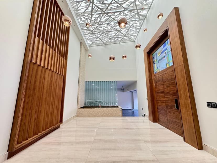 Gallery main
