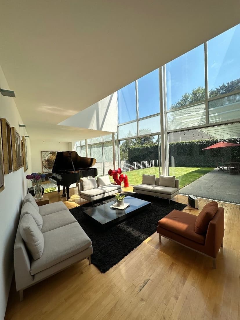 Gallery main