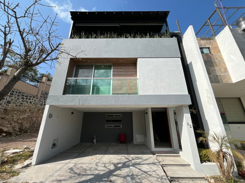 Gallery main